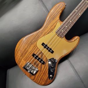 Roasted Fender+bckgrd